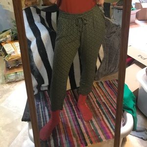 Comfy/chic patterned, green pants!